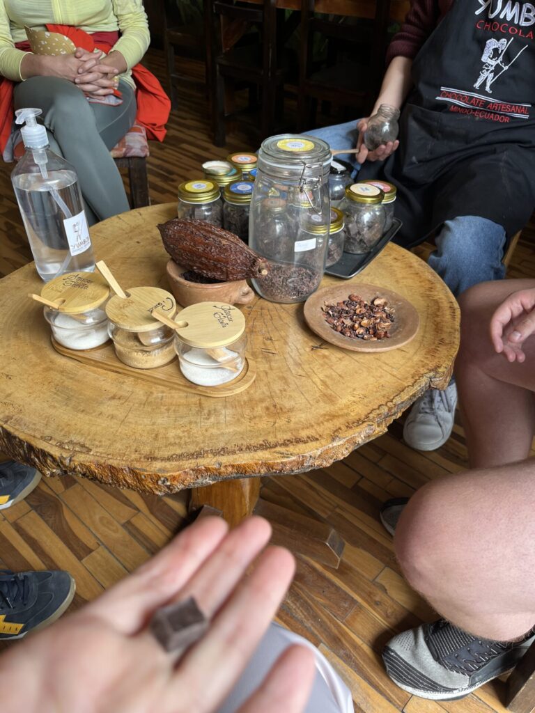 Yumbos chcolateでカカオ農家との取り組みをを学びながらチョコレートのテイスティング