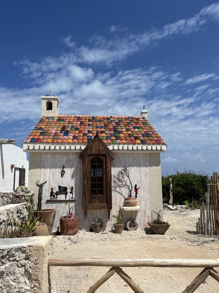 カンクンのカラフルでかわいい建物の画像