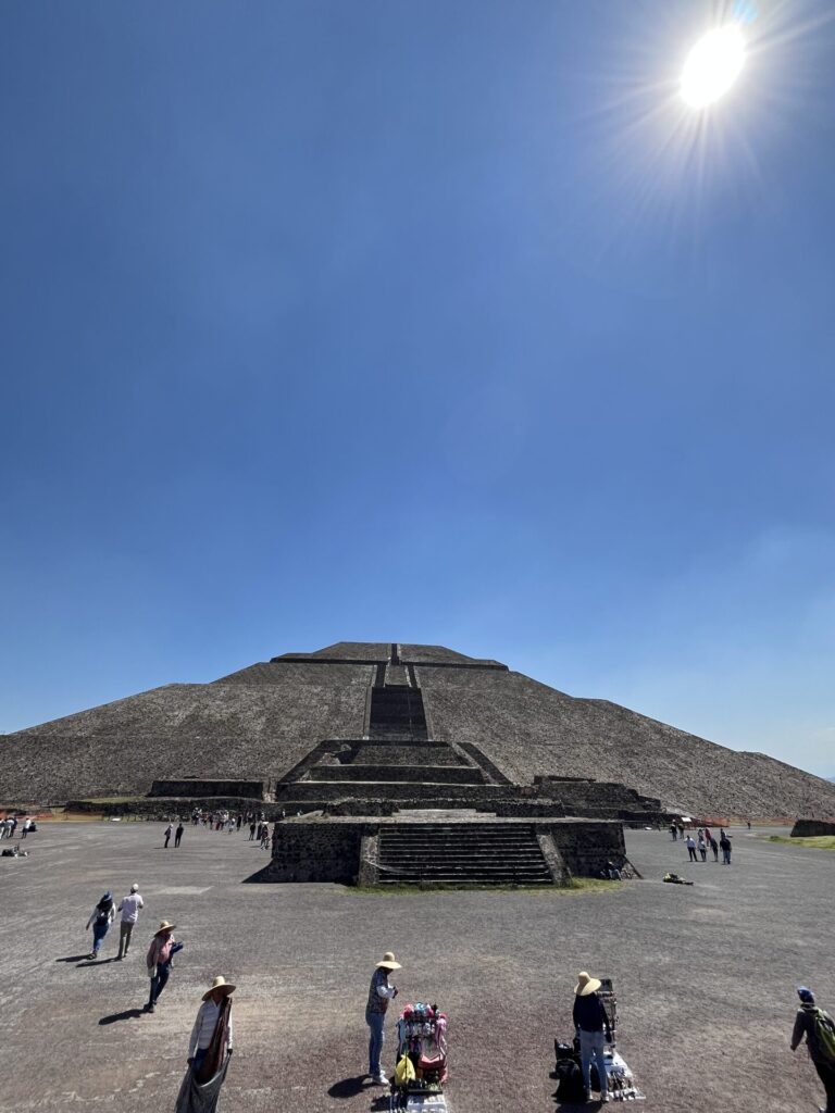 テオティワカン遺跡にある太陽のピラミッドの画像